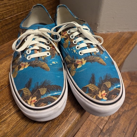 VANS 2015 Triple Crown of Surfing Limited Edition sneaker Men's 10.5-Women's 12 - Picture 3 of 9
